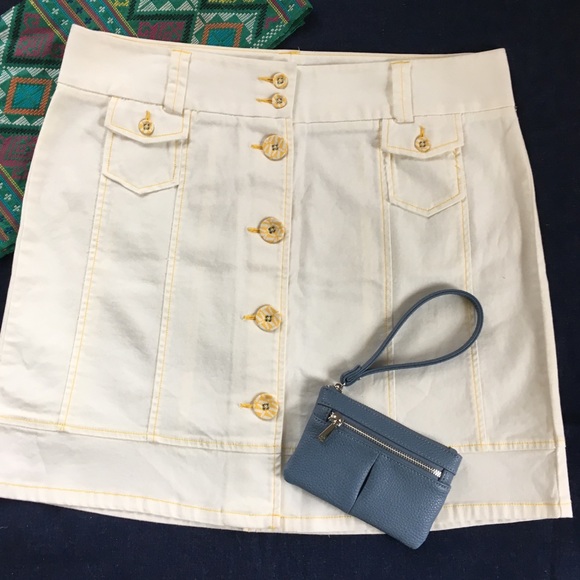 L.L. Bean Dresses & Skirts - LL Bean White Mini Skirt w/Yellow Stitching Size14